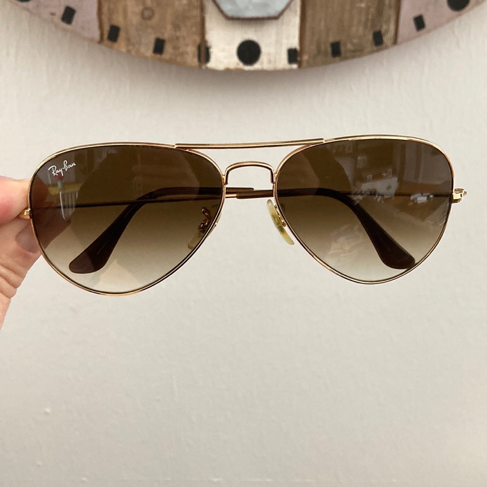 Like new condition Ray Ban gold aviator sunglasses